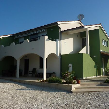 Apartment Greeny Galižana Eksteriør billede